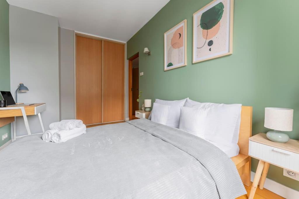Oomph Mint Harmony & Vibrant Accents Butas Warsaw