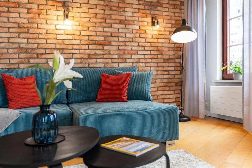 Butas Oomph Mint Harmony & Vibrant Accents
